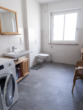 Bad - Schöne Erdgeschosswohnung mit Einbauküche, Gartenanteil und Stellplatz