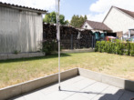 Terrasse und Garten - Schöne Erdgeschosswohnung mit Einbauküche, Gartenanteil und Stellplatz