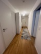 Flur - Erdgeschosswohnung mit Gemeinschaftsgarten, Außenstellplatz und Tiefgaragenstellplatz – Zentrumsnah
