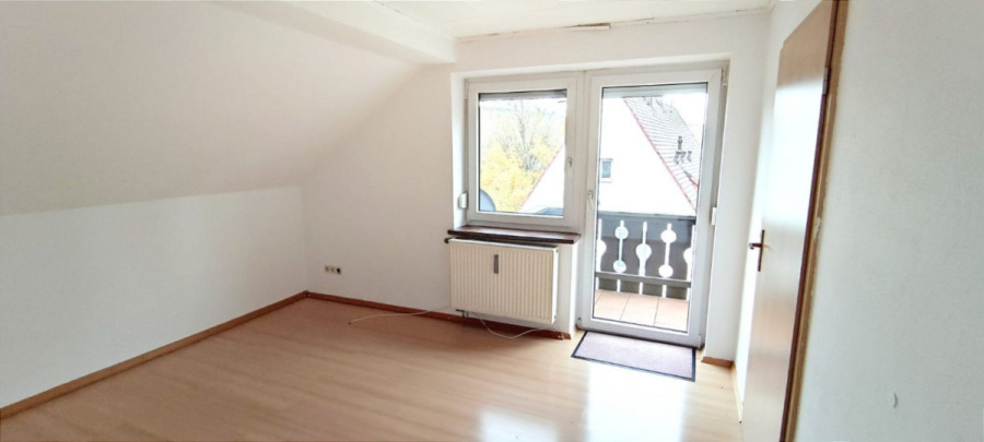 Gemütliche Dachgeschosswohnung mit Balkon, 86687 Kaisheim, Dachgeschosswohnung
