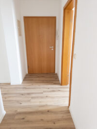 Blick vom Schlafzimmer zum Wohnungseingang