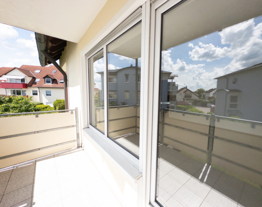 2-ZKB mit neuer Einbauküche und Balkon, 86663 Asbach-Bäumenheim, Wohnung