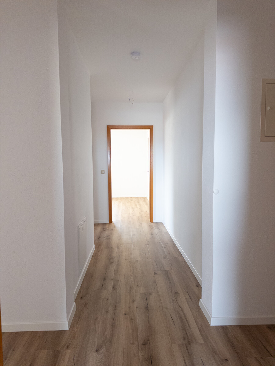 Blick von Küche zum Wohnzimmer