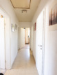 Flur Blick vom Wohnzimmer - Wohnung DG - Zweifamilienhaus mit drei Garagenstellplätzen !