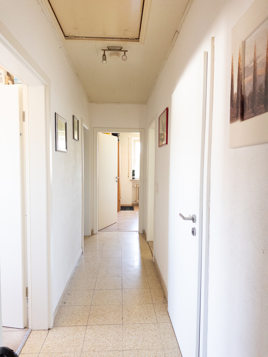 Flur Blick vom Wohnzimmer - Wohnung DG