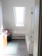 Bad - Wohnung DG - Zweifamilienhaus mit drei Garagenstellplätzen !
