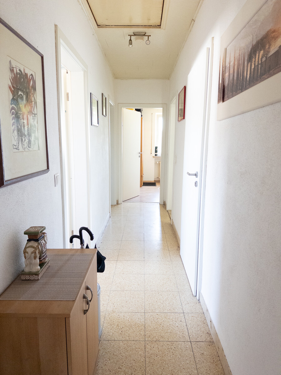 Flur Blick vom Wohnzimmer - Wohnung DG