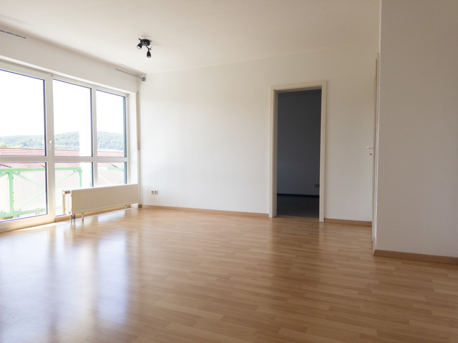 Gemütliche 2-ZKB mit Balkon, 86655 Harburg, Etagenwohnung