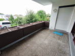 Balkon mit Blick zur Terrassentür die in die Küche führt - Schöne 2,5-ZKB mit Balkon und Stellplatz in der Tiefgarage!
