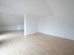Wohnzimmer Blick zur Küche - Schöne Dachgeschosswohnung mit Balkon