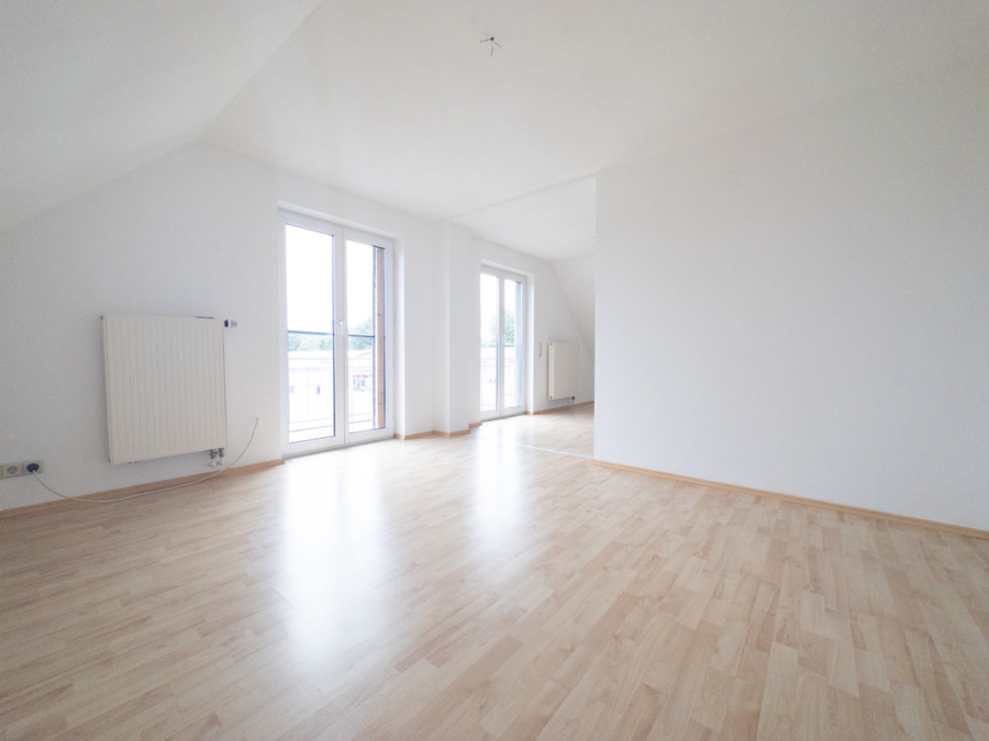 Schöne Dachgeschosswohnung mit Balkon, 86663 Asbach-Bäumenheim, Dachgeschosswohnung