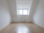 Zimmer 2 - Schöne Dachgeschosswohnung mit Balkon