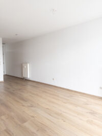 Blick vom Schlafbereich in den Wohnbereich