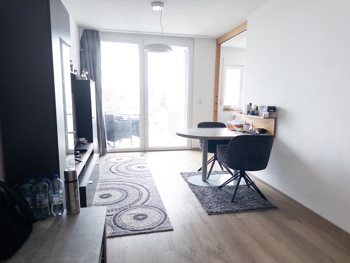 Blick von der Wohnungseingangstüre in die Wohnung