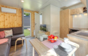 Ferien in den eigenen vier Wänden! Tiny-Haus im Campingpark Wemding zum Verkauf! - Blick in das Tiny Haus
