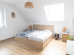 Schlafzimmer - Schicke 3-Zimmer-Wohnung mit Einbauküche, Balkon, Garage und Stellplatz