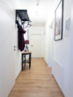 Flur - Schicke 3-Zimmer-Wohnung mit Einbauküche, Balkon, Garage und Stellplatz