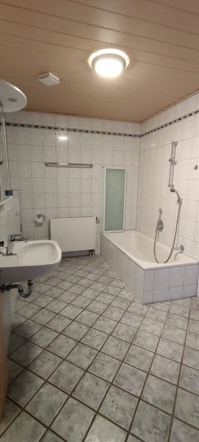 Badezimmer mit WM Anschluss