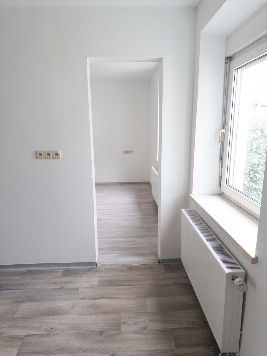 Von der Wohnküche in das Esszimmer
