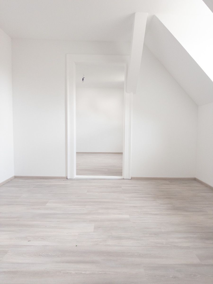 Zimmer 1 im OG mit Blick auf das Ankleidezimmer