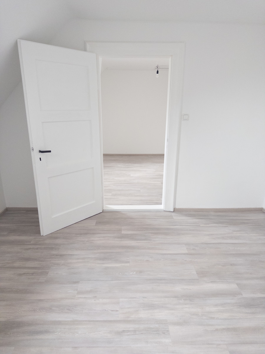 Ankleidezimmer im OG - Blick in das Zimmer 1