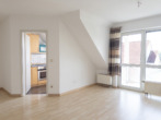 Wohnbereich mit Blick in die Küche