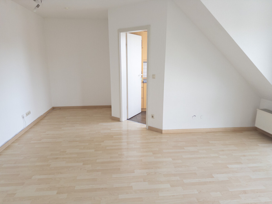 Gemütliche Wohnung im DG mit Balkon und Stellplatz, 86655 Harburg, Dachgeschosswohnung