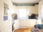 Küche mit Einbauküche - Gemütliche DHH nahe dem Stadzentrum mit Doppelgarage und Garten