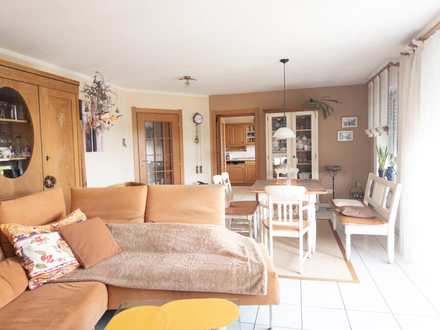 Schöne 3-ZKB mit Balkon im 1.OG am Ortsrand von Asbach-Bäumenheim inkl. Stellplatz, 86663 Asbach-Bäumenheim, Wohnung