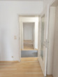 Blick vom Wohnbereich in den Flur zu den Schlafzimmern, Bad und Abstellraum - Leben im Zentrum der Stadt – schöne 3-ZKB mit Balkon im Herzen von Donauwörth