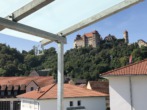 Burgblick vom Balkon - Wohnen mit Burgblick – gemütliche 2-ZKB mit Balkon und Garage!