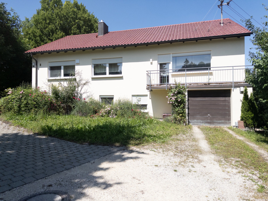 Haus mit Großem Grundstück und Einliegerwohnung, 86655 Harburg, Einfamilienhaus