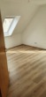 Zimmer - Dachgeschosswohnung mit Einbauküche und Balkon